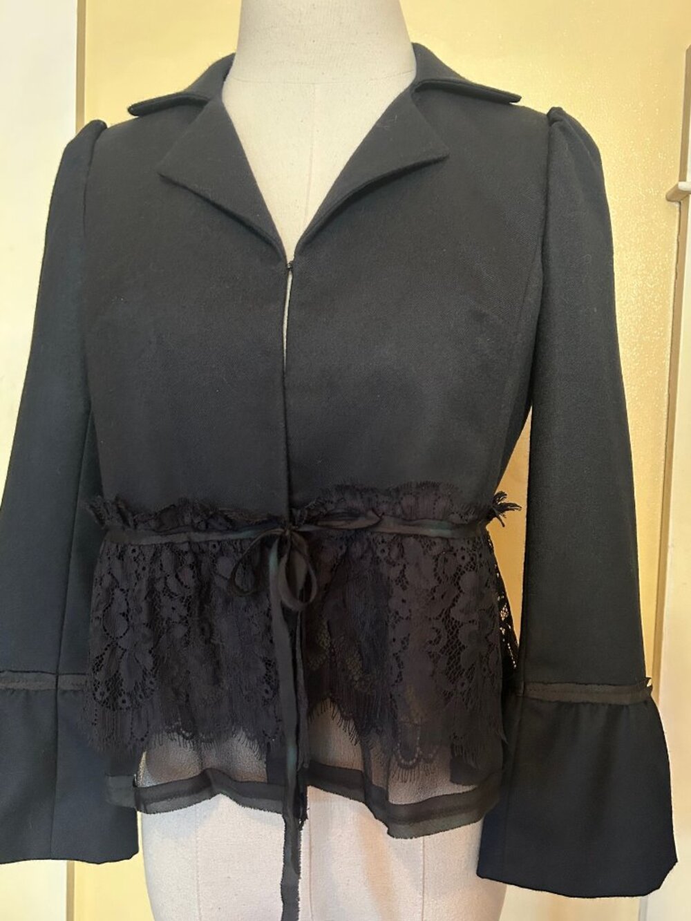 Vintage Nanette Lepore Black Lace & Silk Ribbon Collared Cropped Blazer/Jacket